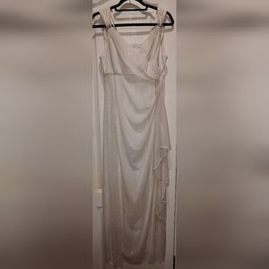 Women's white sleeveless vintage formal dress